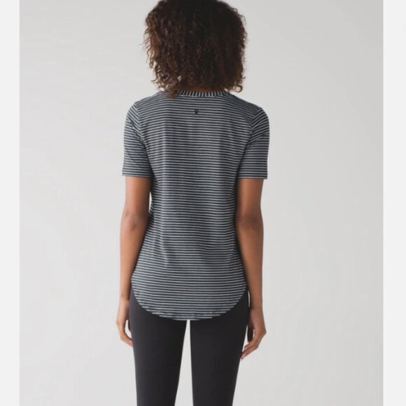🖤 Lululemon Love Crew T-Shirt – Black/White Stripe, Size 12 (GUC) - Picture 3 of 7